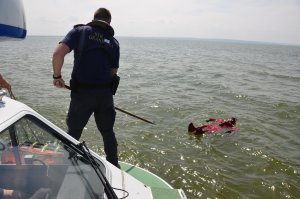 Fot. MOSG Funkcjonariusz Straży Granicznej podczas ćwiczeń ratownictwa morskiego.
