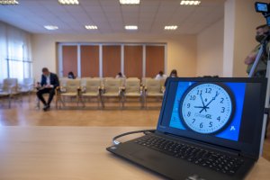 Fot. Andrzej Kubiak Zegar komputerowy na sali egzaminacyjnej w MOSG.