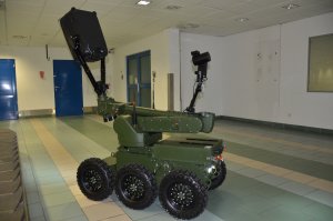 Fot. MOSG Robot pirotechniczny w gdańskim lotnisku.