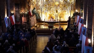 Fot. Pomorska Policja Uczestnicy mszy świętej w bazylice św. Brygidy w Gdańsku.