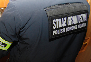 Fot. Archiuwm MOSG Napis Straż Graniczna na kurtce funkcjonariusza.