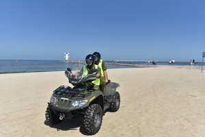 Fot. MOSG Patrol Straży Granicznej na czterokołowcu na plaży