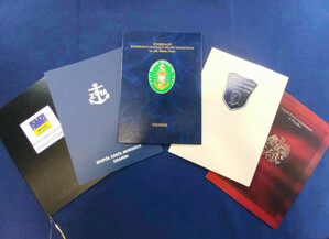 Ozdobne teczki z nazwami szkół i Morskiego Oddziału SG Ozdobne teczki z nazwami szkół i Morskiego Oddziału SG
