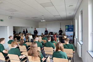 Licealiści na spotkaniu z funkcjonariuszami MOSG. Fot. K. Szczepkowski Licealiści na spotkaniu z funkcjonariuszami MOSG