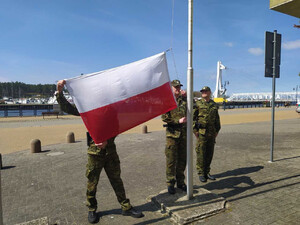 Dzień Flagi RP w Ustce. Fot. MOSG Dzień Flagi RP w Ustce. Fot. MOSG
