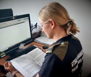 Funkcjonariusz SG podczas kontroli. Fot. PSG Gdynia Funkcjonariusz SG podczas kontroli. Fot. PSG Gdynia