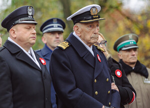 Uroczystości pod pomnikiem Józefa Piłsudskiego w Gdańsku (fot. Dominik Paszliński | www.gdansk.pl) Uroczystości pod pomnikiem Józefa Piłsudskiego w Gdańsku (fot. Dominik Paszliński | www.gdansk.pl)