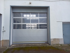 Brama w warszt samochodowym nr 6 