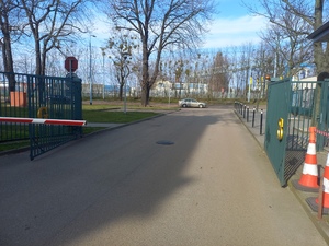 Brama wjazdowa od strony ul. Oliwskiej 