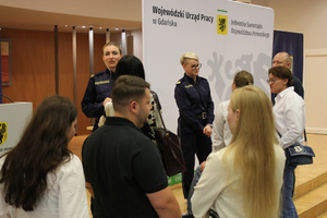 Funkcjonariusze SG szkolą z zakresu zmiany przepisów. Fot. MOSG Funkcjonariusze SG szkolą z zakresu zmiany przepisów. Fot. MOSG