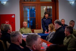 Dyrektorzy szkół i funkcjonariusze MOSG podczas spotkania. Fot. Ł. Zwoliński Dyrektorzy szkół i funkcjonariusze MOSG podczas spotkania. Fot. Ł. Zwoliński