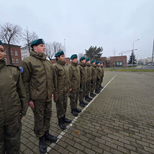 Uczniowie trenują musztrę w MOSG. Fot. MOSG Uczniowie trenują musztrę w MOSG. Fot. MOSG