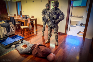 Funkcjonariusze SG rozbijają zorganizowaną grupę przestępczą. Fot. SG Funkcjonariusze SG rozbijają zorganizowaną grupę przestępczą. Fot. SG