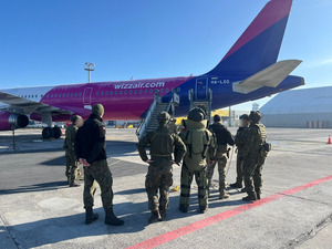 Zmagania antyterrorystyczne na gdańskim lotnisku. Fot. MOSG Zmagania antyterrorystyczne na gdańskim lotnisku. Fot. MOSG
