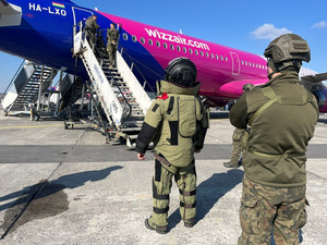 Zmagania antyterrorystyczne na gdańskim lotnisku. Fot. MOSG Zmagania antyterrorystyczne na gdańskim lotnisku. Fot. MOSG