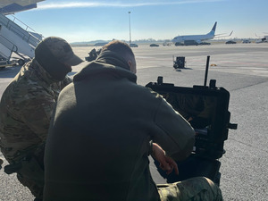 Zmagania antyterrorystyczne na gdańskim lotnisku. Fot. MOSG Zmagania antyterrorystyczne na gdańskim lotnisku. Fot. MOSG