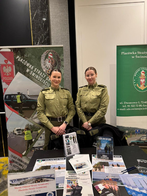 Funkcjonariusze promują służbę w MOSG Fot. MOSG Funkcjonariusze promują służbę w MOSG Fot. MOSG