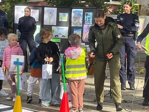Funkcjonariusze MOSG podczas spotkań z młodzieżą Fot. MOSG Funkcjonariusze MOSG podczas spotkań z młodzieżą Fot. MOSG