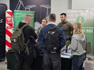 Funkcjonariusze MOSG podczas spotkań z młodzieżą Fot. MOSG Funkcjonariusze MOSG podczas spotkań z młodzieżą Fot. MOSG